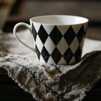 White Porcelain Embossed Surface Ceramic Mugs